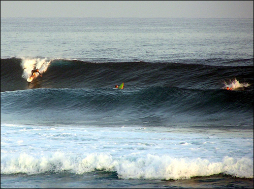 Surfingowy poranek na Hookipie